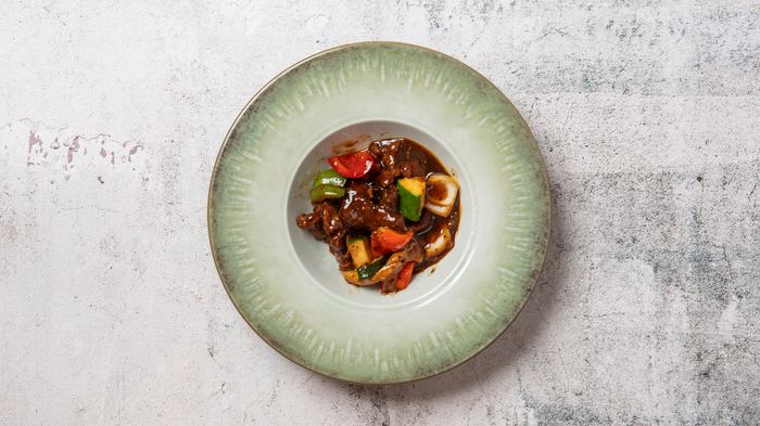 Oksekød med sortpebersauce